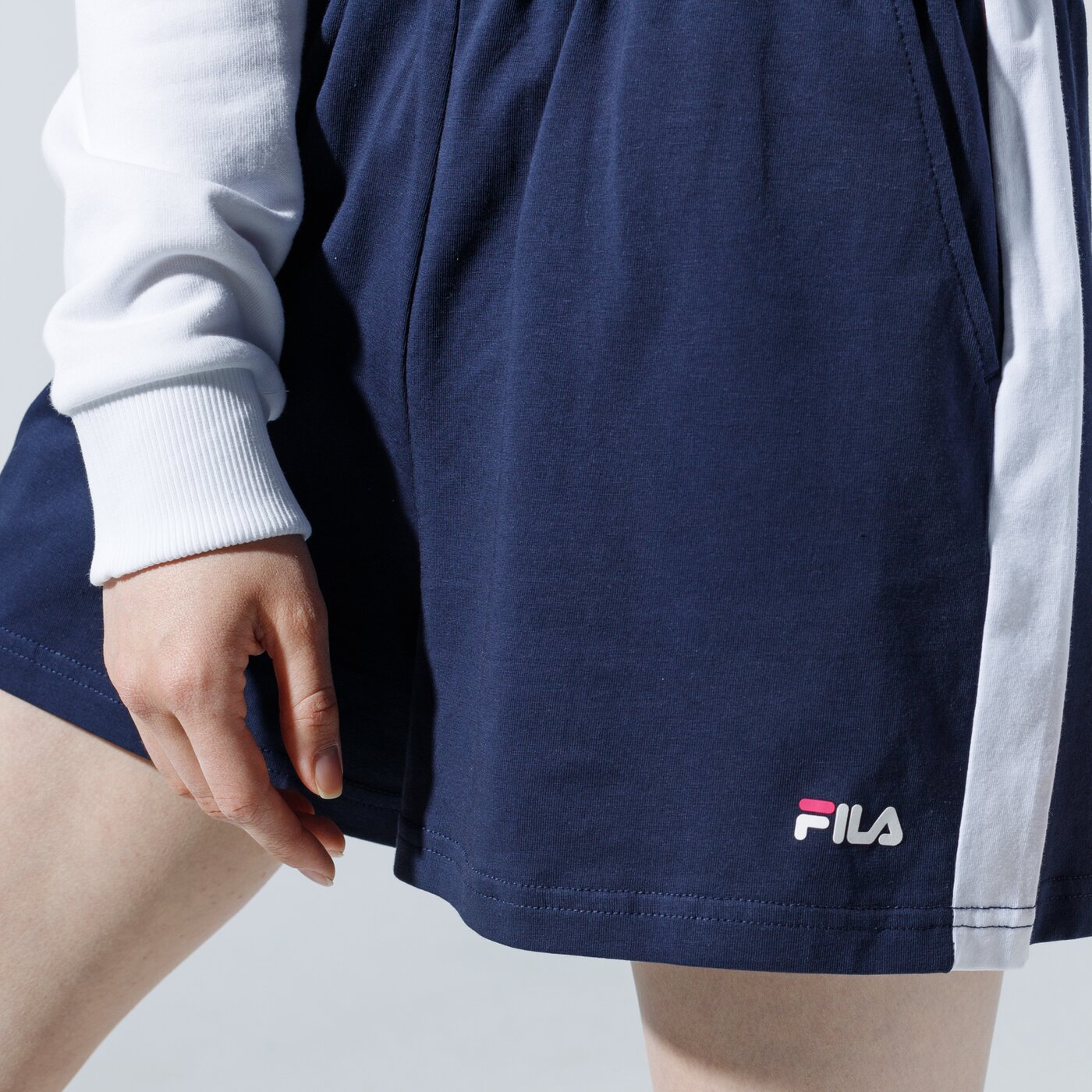 Дамски къси панталони FILA ШОРТИ BADU SHORTS 687493g13 цвят тъмносин