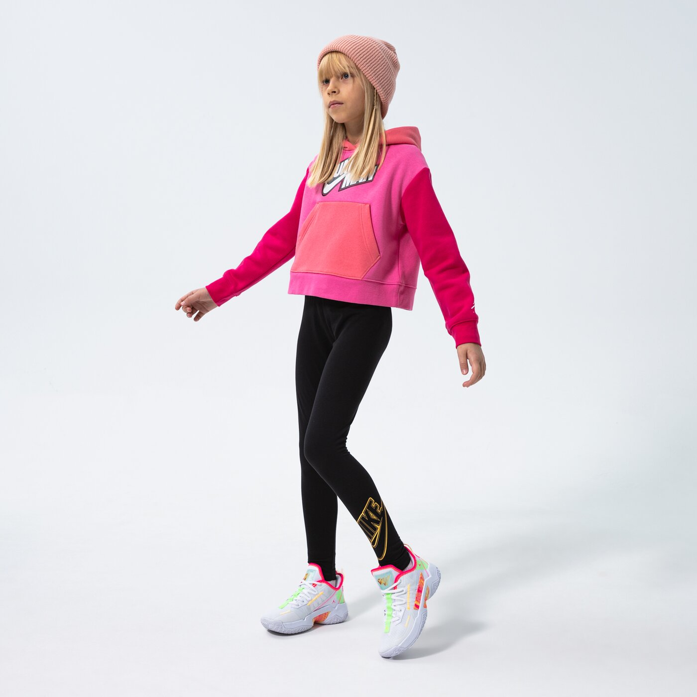 Детски панталони NIKE КЛИН GIRLS' SPORTSWEAR GRAPHIC GIRL dd6278-013 цвят черен