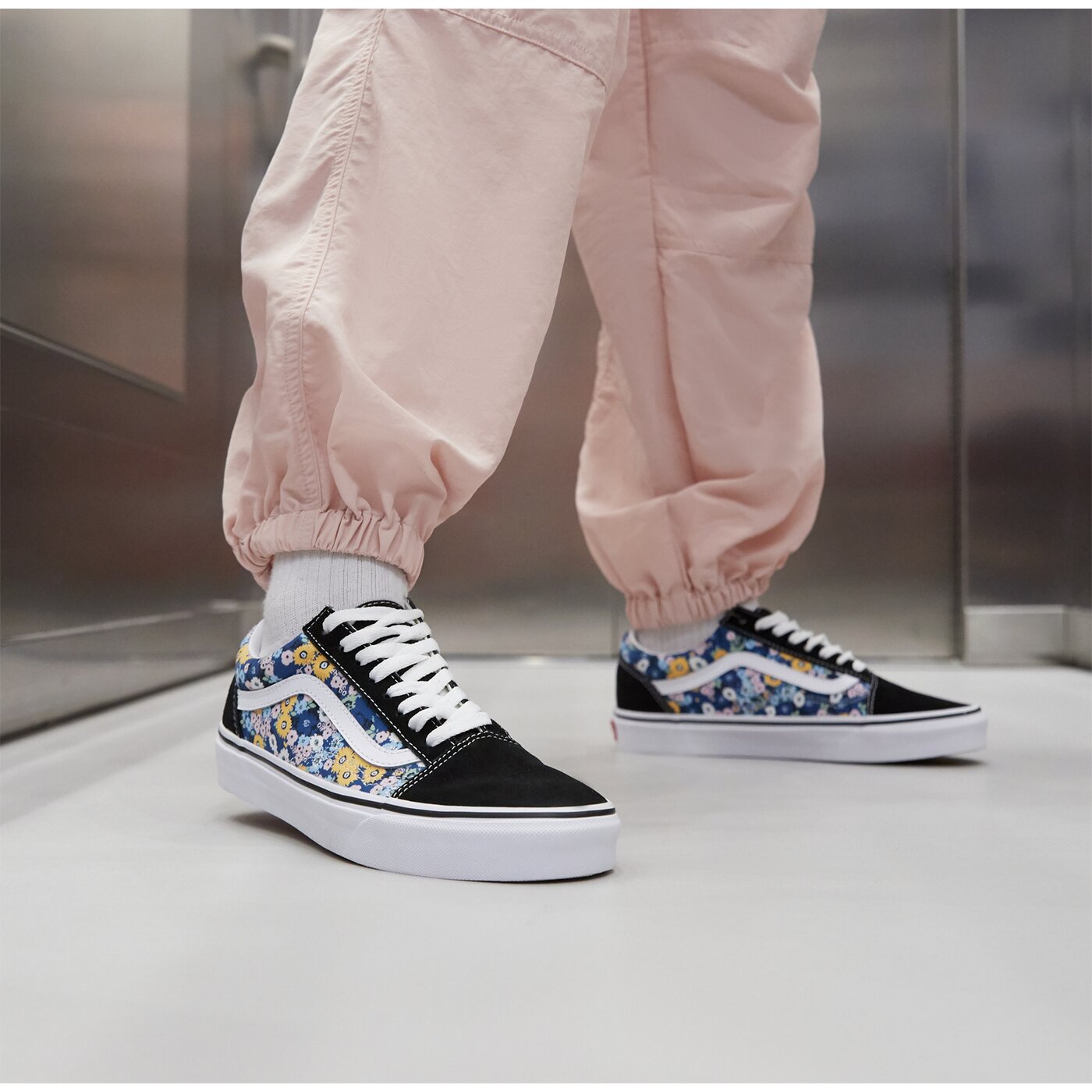 Дамски маратонки VANS UA OLD SKOOL vn0a5krfff11 цвят черен