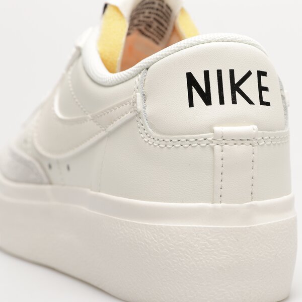 Дамски маратонки NIKE BLAZER LOW PLATFORM dj0292-105 цвят бял