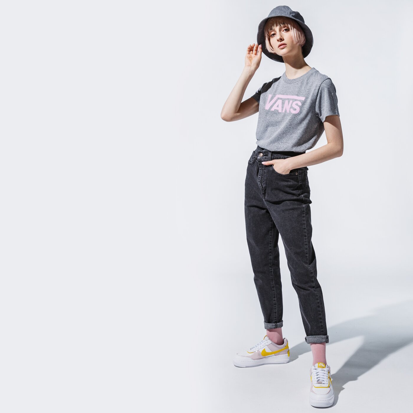 Дамска тениска VANS ТЕНИСКА WM FLYING V CREW TEE CEMENT HEATHER/ORCHID vn0a3up4zfd1 цвят сив