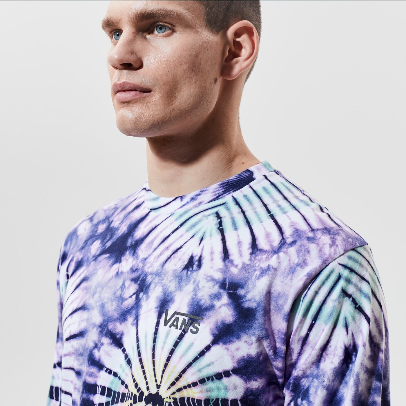 Мъжка тениска VANS ТЕНИСКА MN VANS BURST TIE DYE LS ENGLISH LAVENDER vn0a54d5z711 цвят многоцветен