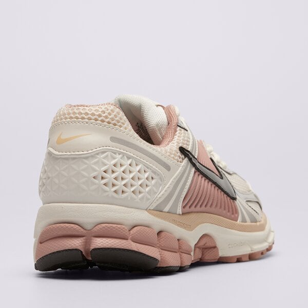 Дамски маратонки NIKE W ZOOM VOMERO 5 NEWS hf1877-102 цвят бежов