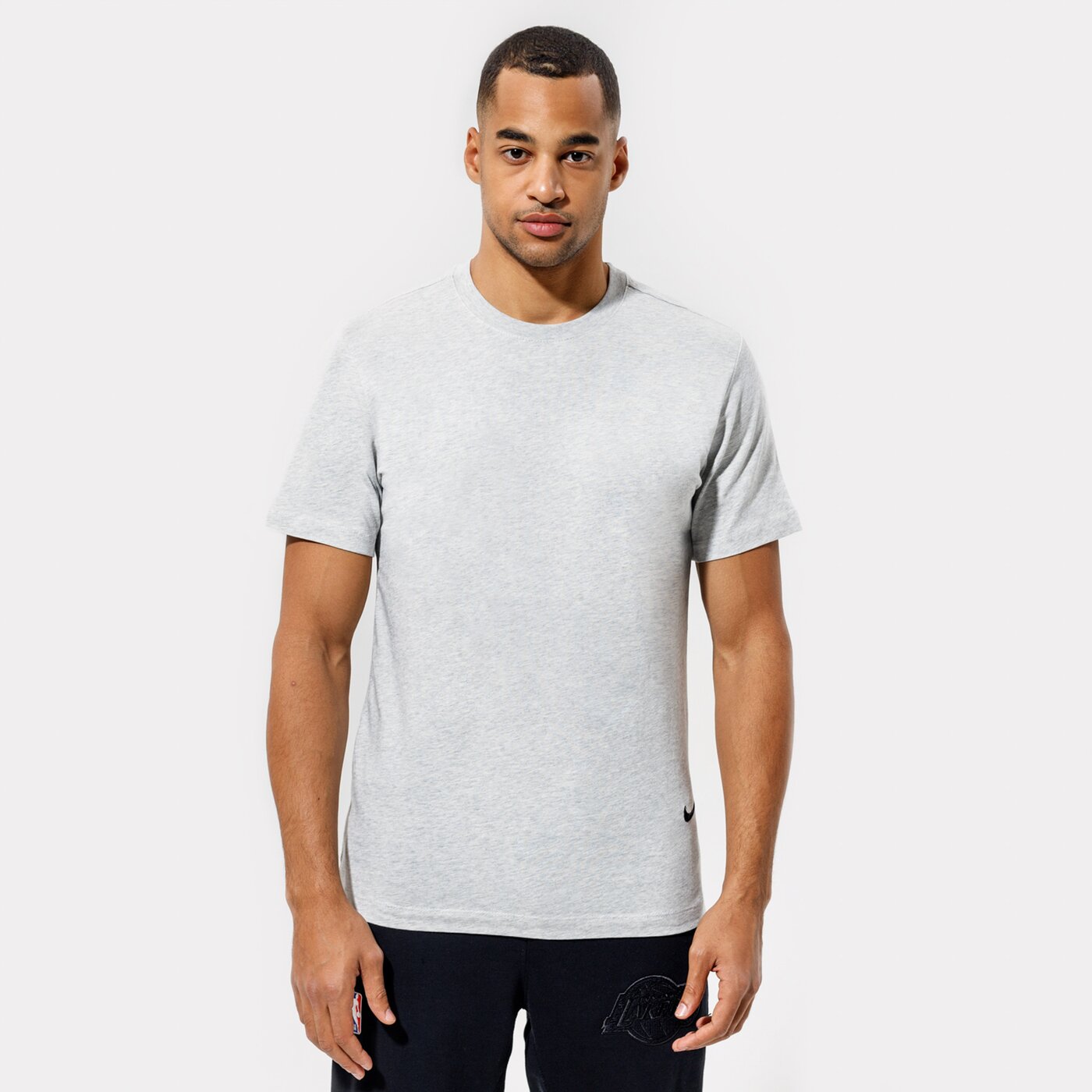 Мъжка тениска NIKE ТЕНИСКА M NSW TEE SUSTAINABILITY dm2386-050 цвят сив