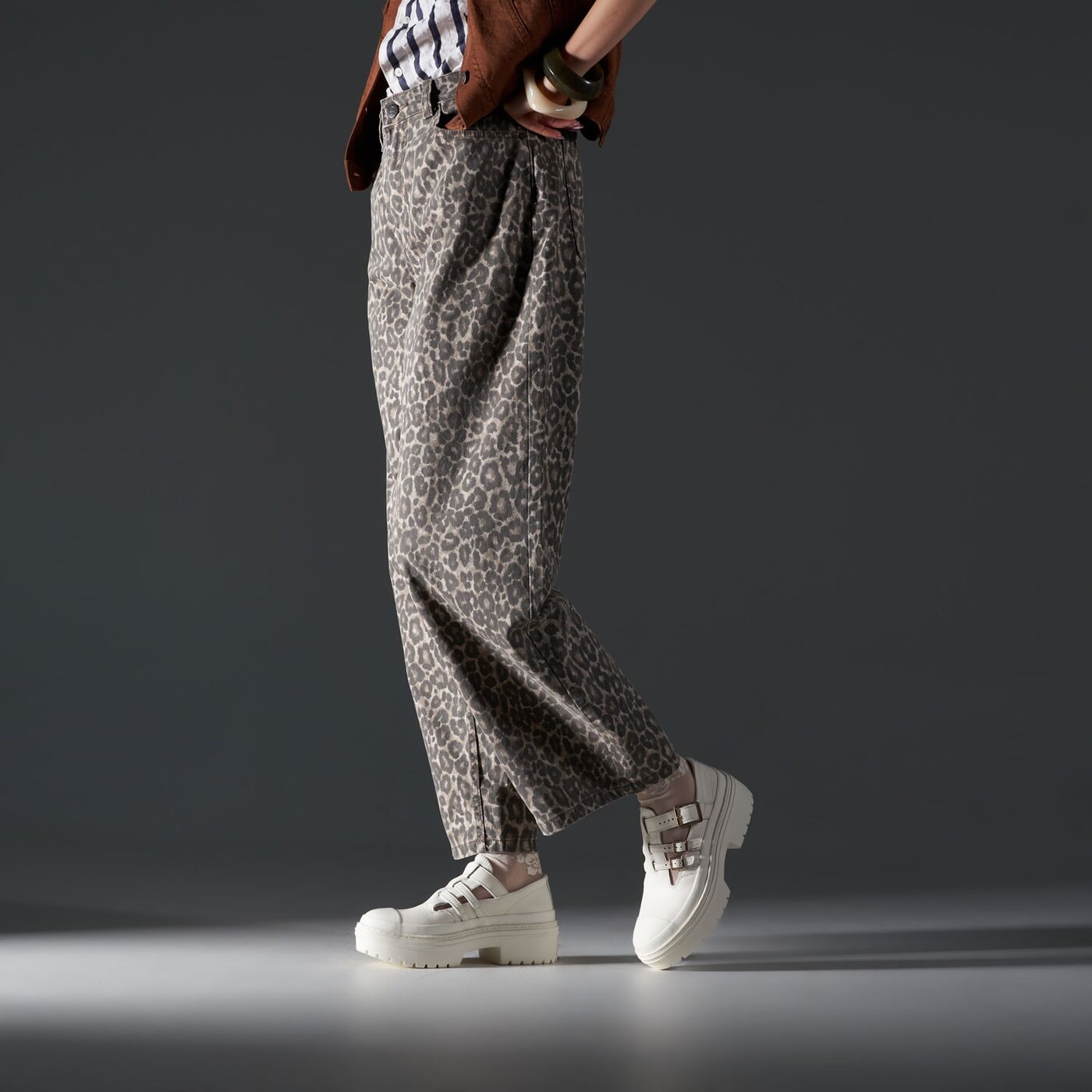 Дамски кежуал CONVERSE CHUCK TAYLOR ALL STAR LUGGED HEEL MJ a10617c цвят бял