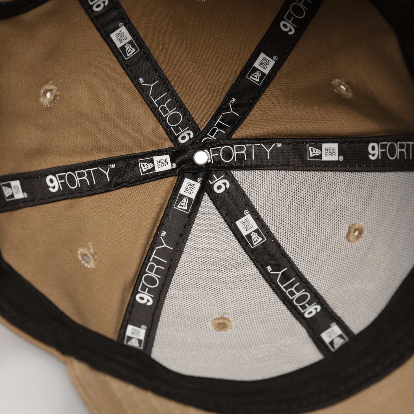 Дамска шапка с козирка NEW ERA ШАПКА WMNS LEAGUE ESS 940 NYY NEW YORK YANKEES 60358046 цвят кафяв