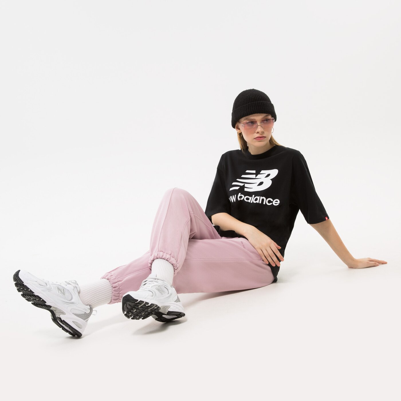 Дамска тениска NEW BALANCE ТЕНИСКА ESSENTIALS STACKED LOGO wt03519bk цвят черен