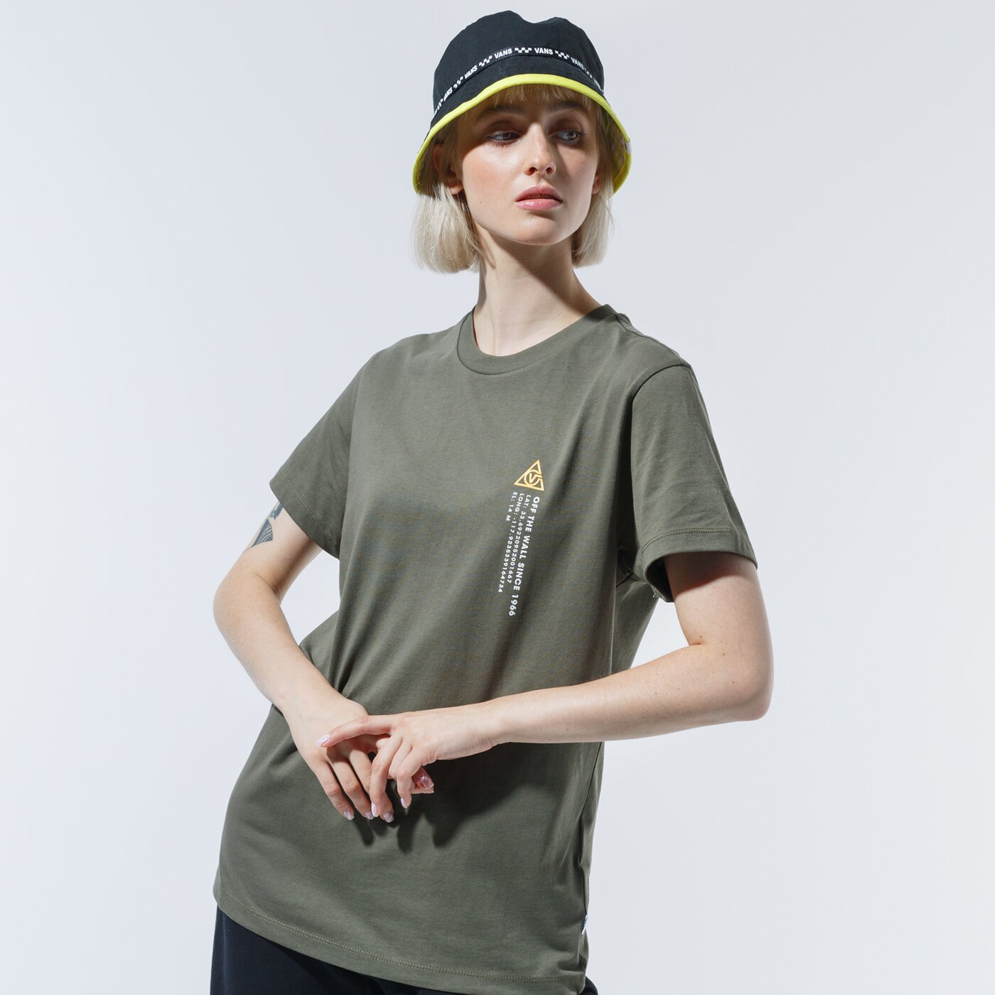 Дамска тениска VANS ТЕНИСКА 66 SUPPLY BF CREW vn0a4scxkcz1 цвят черен