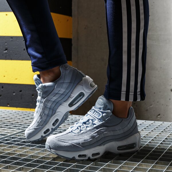 Дамски маратонки NIKE AIR MAX 95 PREMIUM  807443-401 цвят син