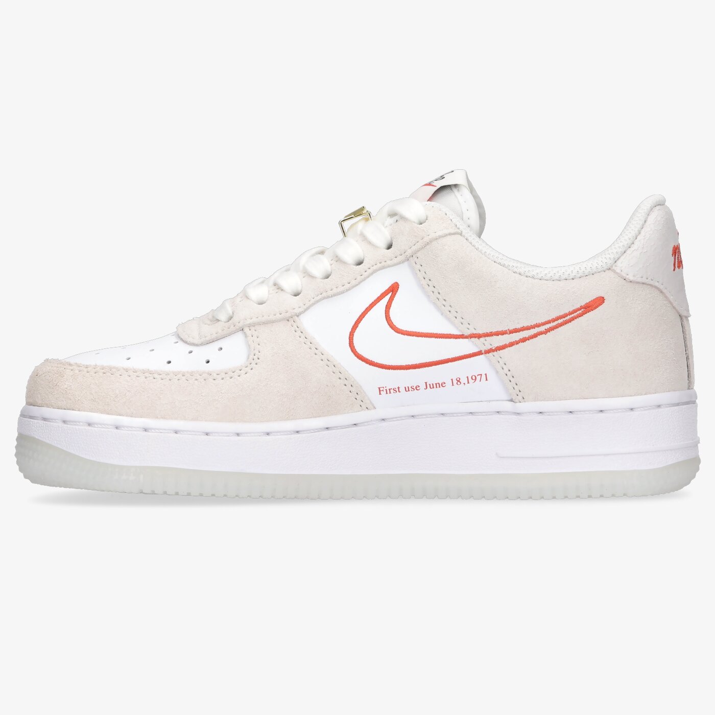 Дамски маратонки NIKE AIR FORCE 1 '07 SE da8302-101 цвят бежов