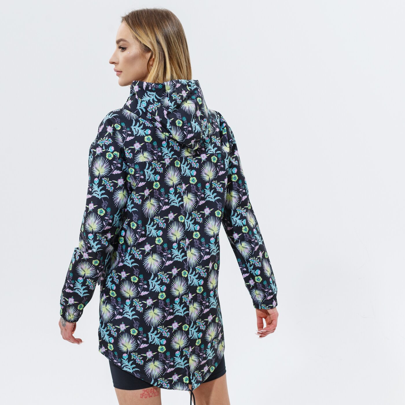 Дамско преходно яке VANS ЯКЕ WM MERCY REVERSIBLE PARKA BLACK/CALIFAS BLACK vn0a34fmzf71 цвят черен