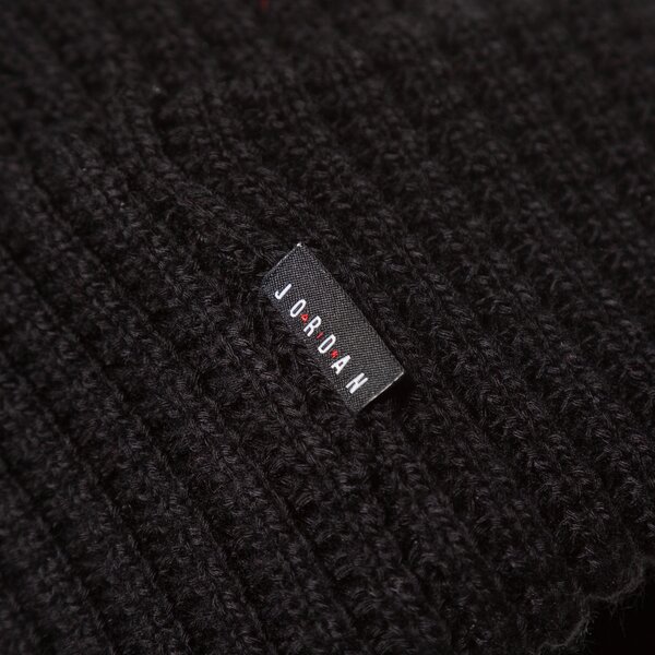 Дамска зимна шапка JORDAN ЗИМНА ШАПКА JORDAN BEANIE UTILITY METAL dm8272-010 цвят черен