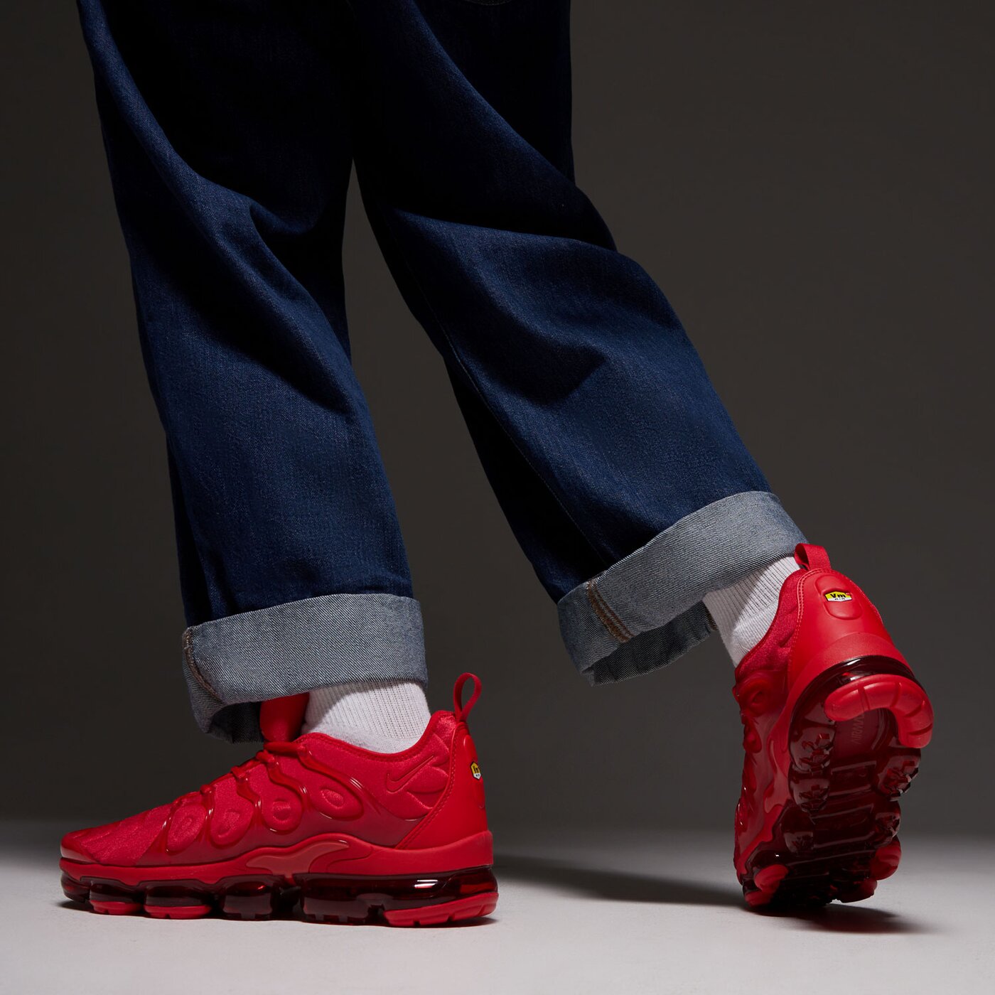 Мъжки маратонки NIKE AIR VAPORMAX PLUS cw6973-600 цвят червен