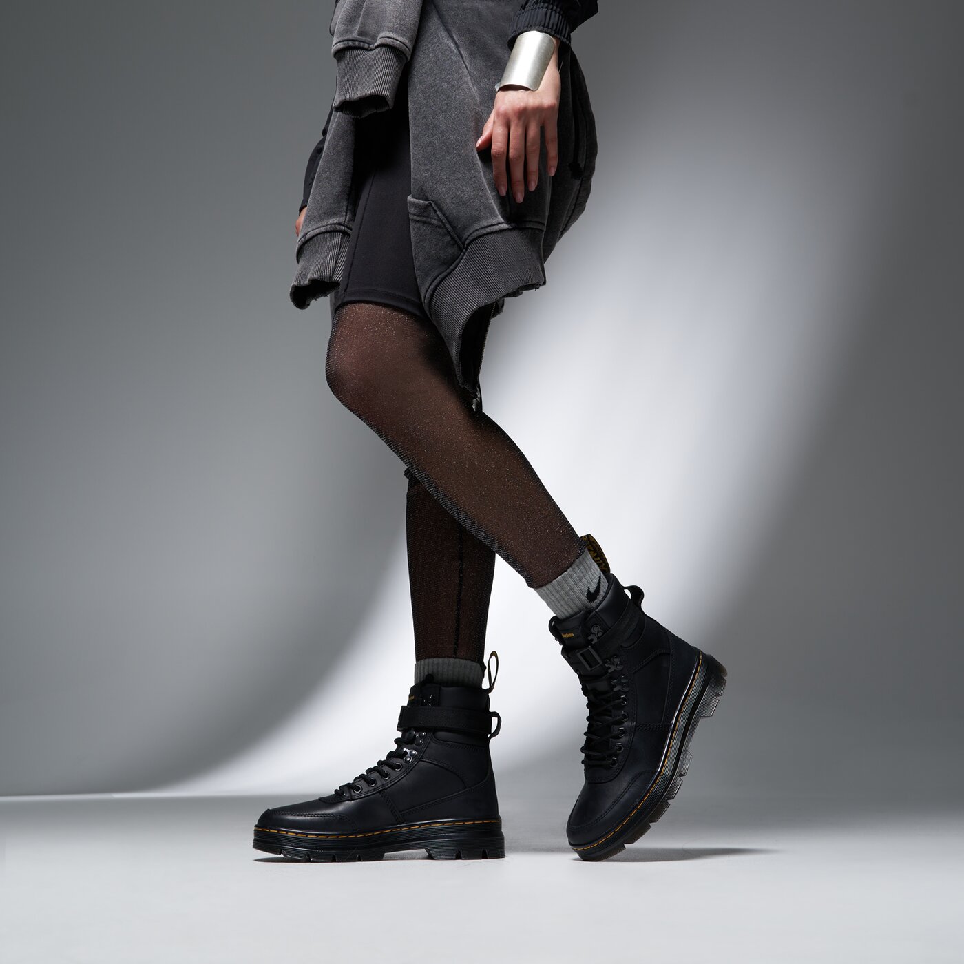 Дамски боти DR.MARTENS COMBS TECH LEATHER  27801001 цвят черен