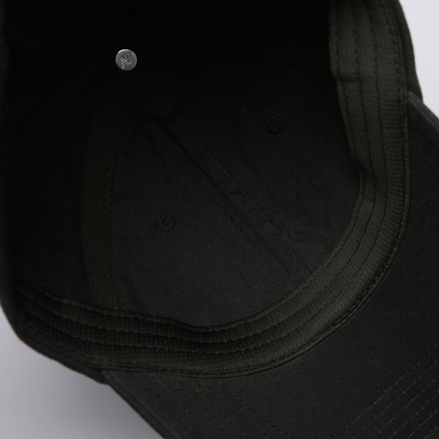 Дамска шапка с козирка NEW BALANCE ШАПКА 6 PANEL CLASSIC HAT V 2.0 lah51004bkk цвят черен