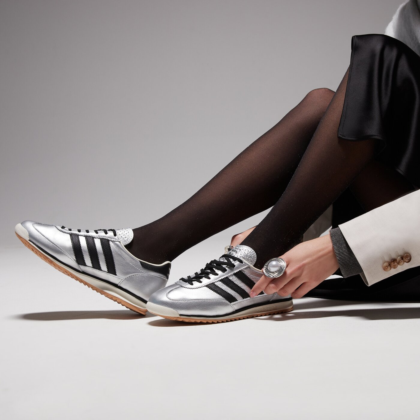 Дамски маратонки ADIDAS SL 72 OG W jh6363 цвят сребърен