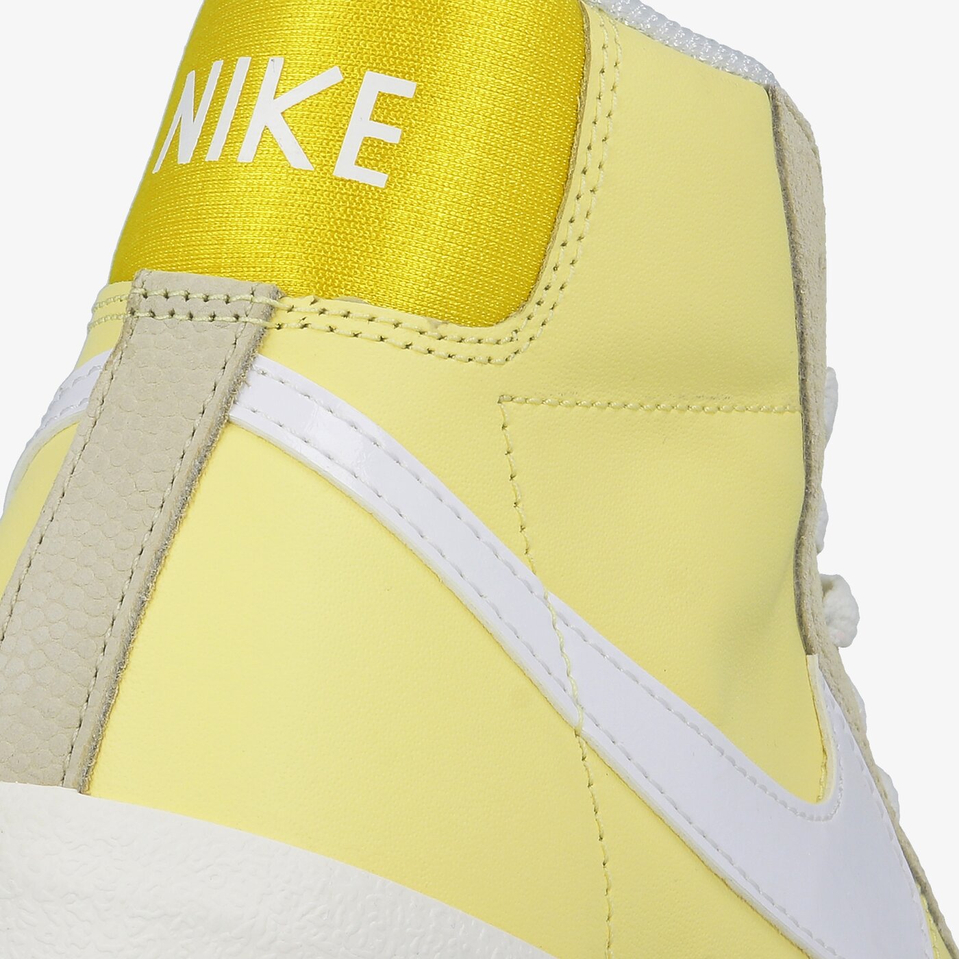 Дамски маратонки NIKE WMNS BLAZER MID '77 CS EN cz0363-700 цвят жълт