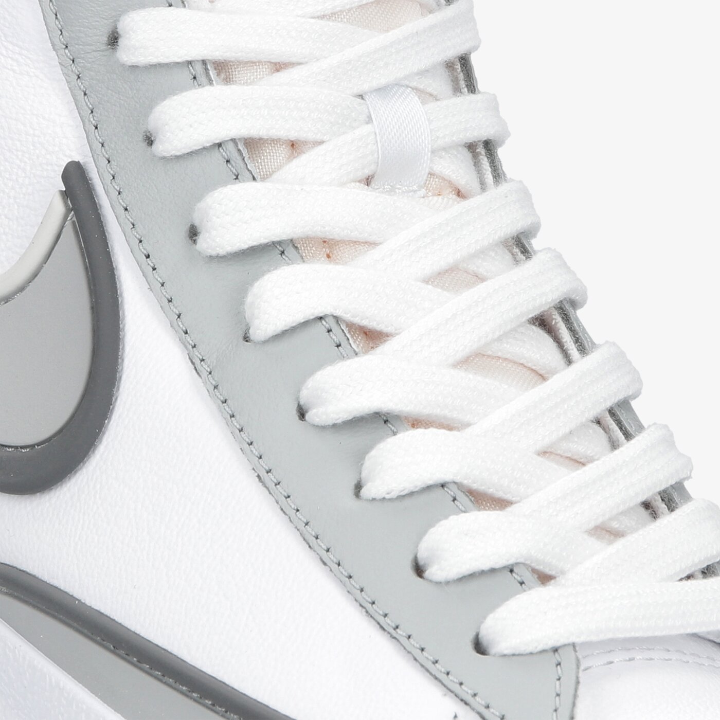 Мъжки маратонки NIKE BLAZER MID '77 INFINITE da7233-103 цвят бял