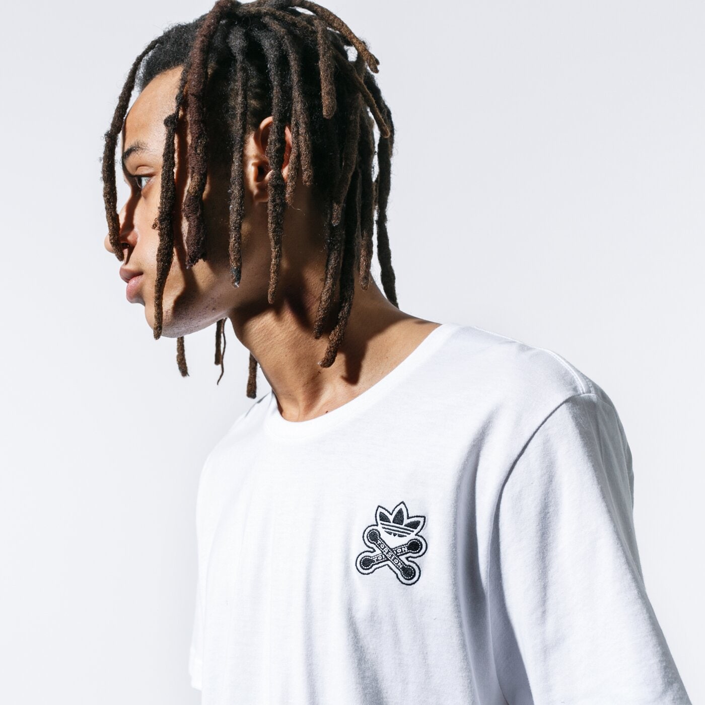 Мъжка тениска ADIDAS ТЕНИСКА TORSION MINI EMB TEE gj9580 цвят бял