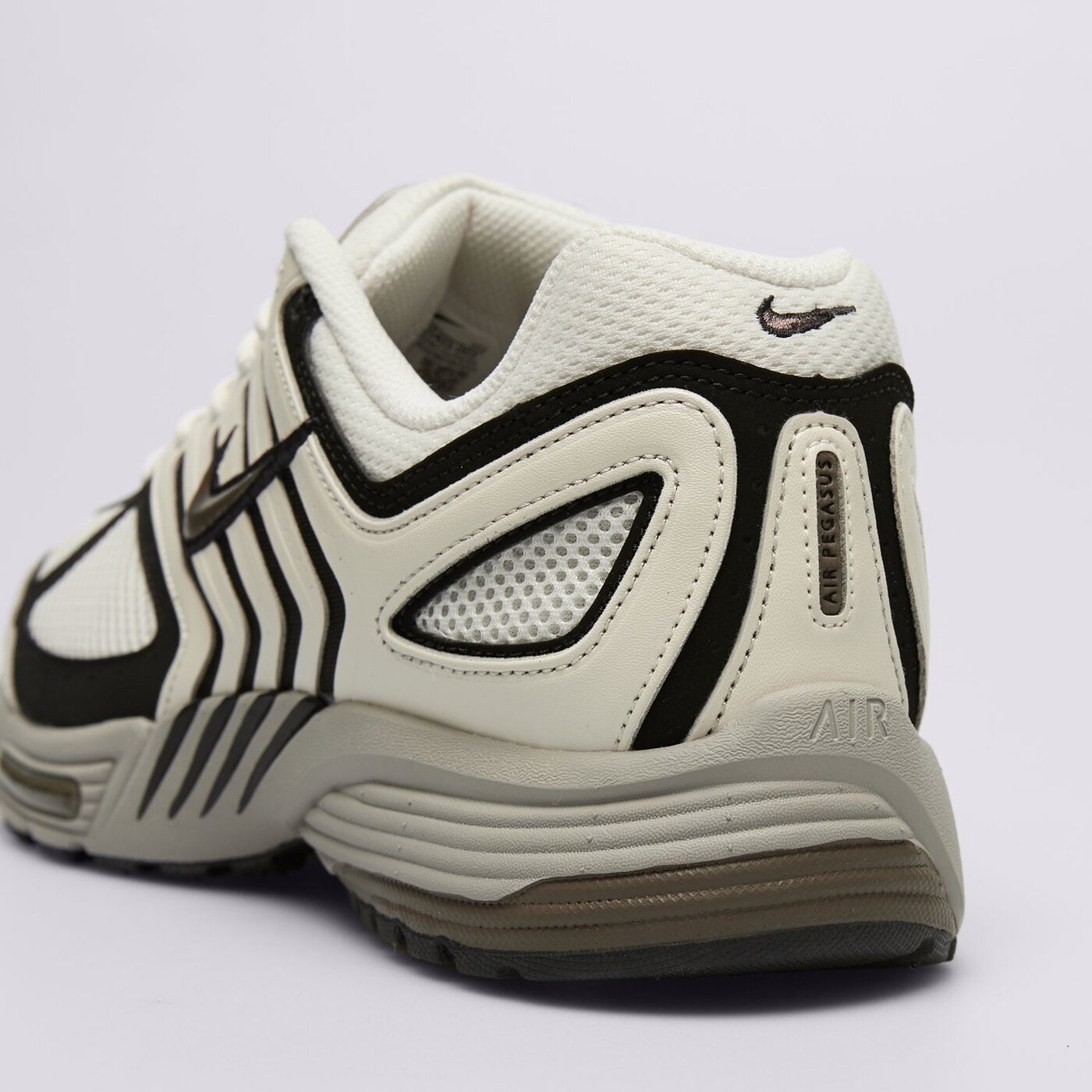 Мъжки маратонки NIKE AIR PEGASUS 2005 hq5403-003 цвят бежов