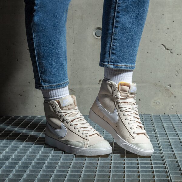 Дамски маратонки NIKE BLAZER MID '77 NEXT NATURE dq4124-100 цвят сив