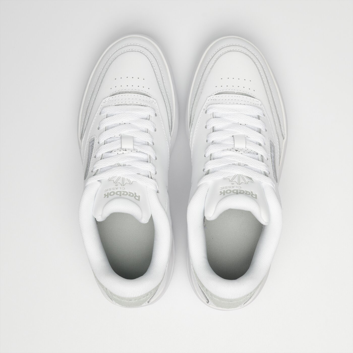 Дамски маратонки REEBOK CLUB C EXTRA hq2127 цвят бял