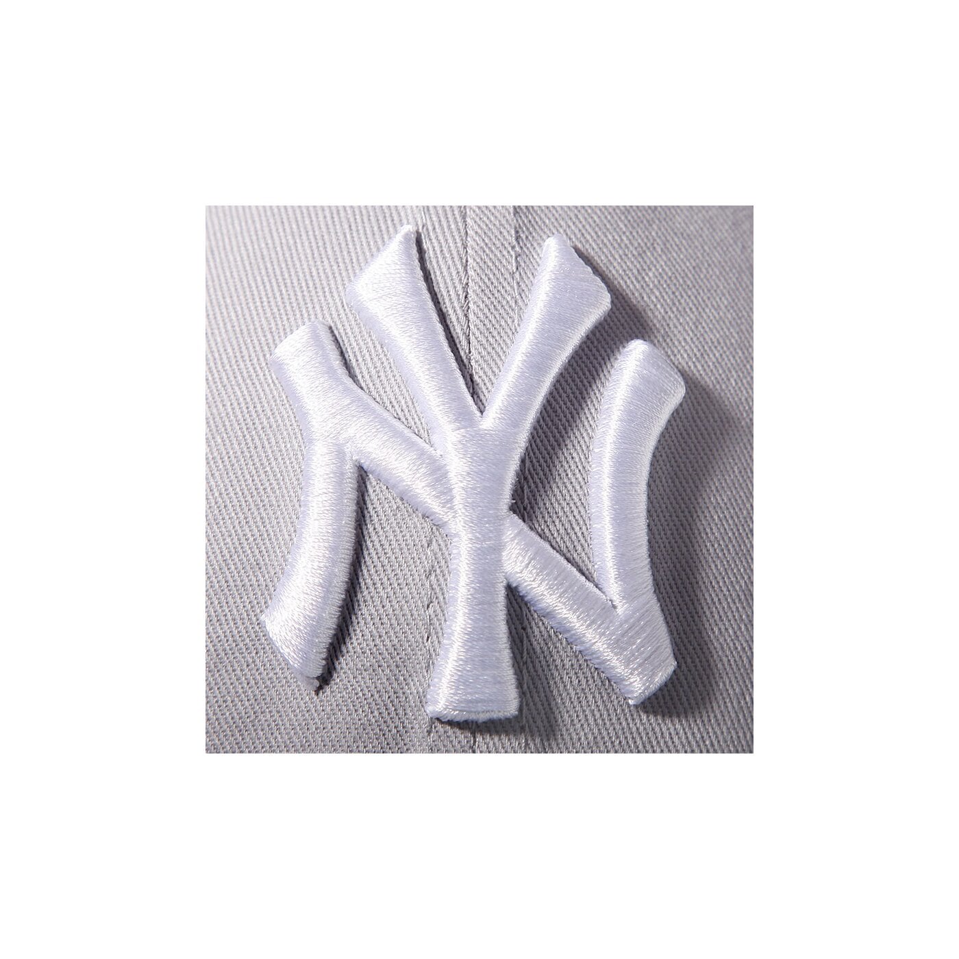 Дамска шапка с козирка NEW ERA MLB 9FORTY NEW YORK YANKEES CAP GRAY/WHITE 10531940 цвят сив