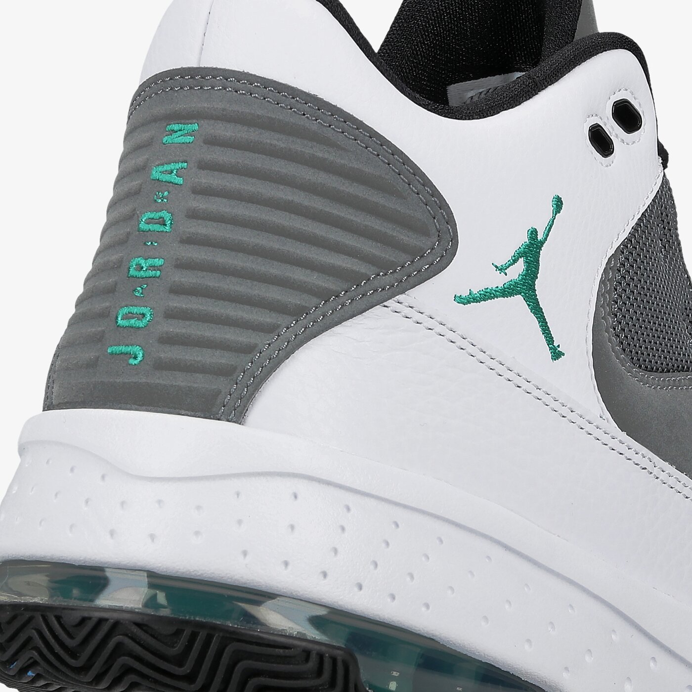 Мъжки маратонки JORDAN MAX AURA 2 ck6636-103 цвят бял