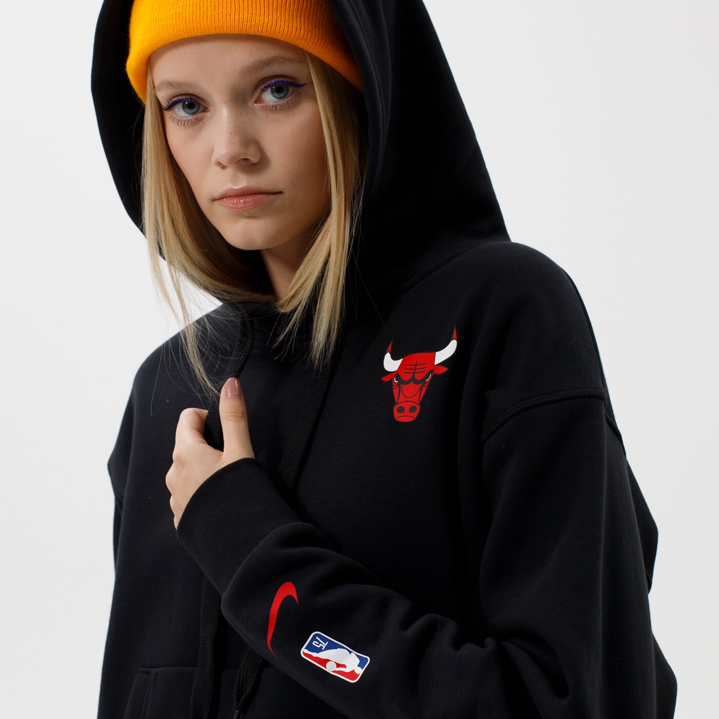 Дамски суичър NIKE СУИТЧЪР С КАЧУЛКА CHI W NK PO FLC ESSNTL NBA db1456-010 цвят черен