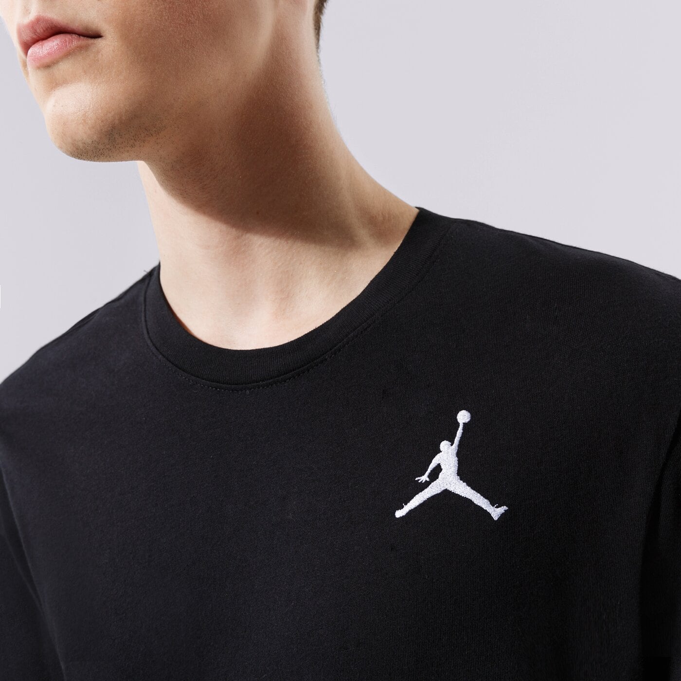 Мъжка тениска JORDAN ТЕНИСКА M J JUMPMAN EMB SS CREW dc7485-010 цвят черен