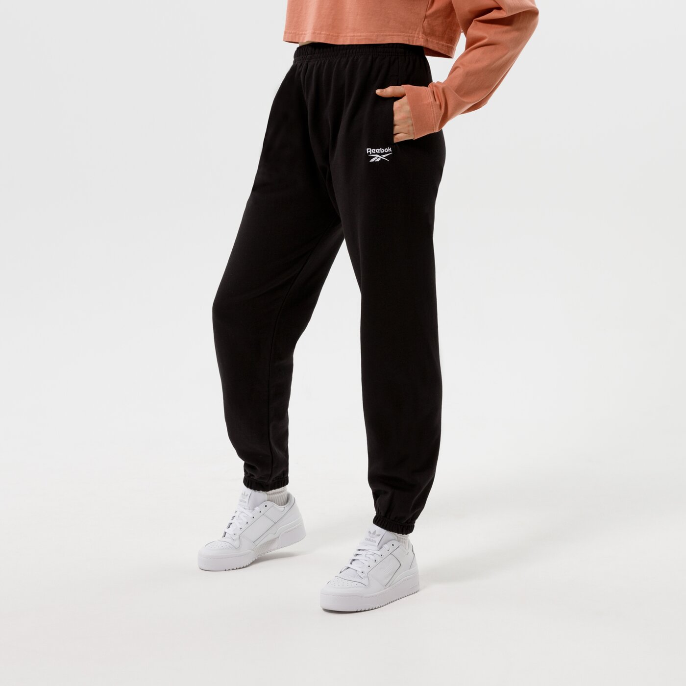 Дамски панталони REEBOK ПАНТАЛОНИ CL PF SM LOGO FT PANT gs1742 цвят черен