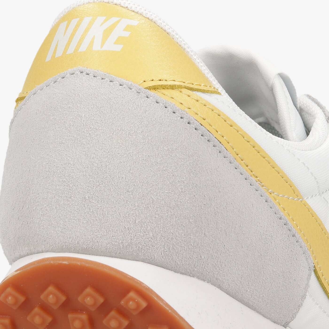 Дамски маратонки NIKE DAYBREAK ck2351-109 цвят бял