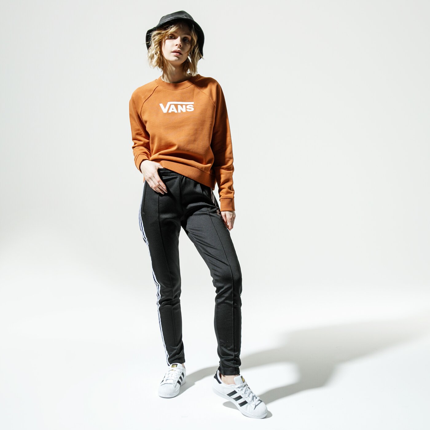 Дамски суичър VANS СУИТЧЪР WM FLYING V FT BOXY CREW ADOBE vn0a47thvwq1 цвят кафяв