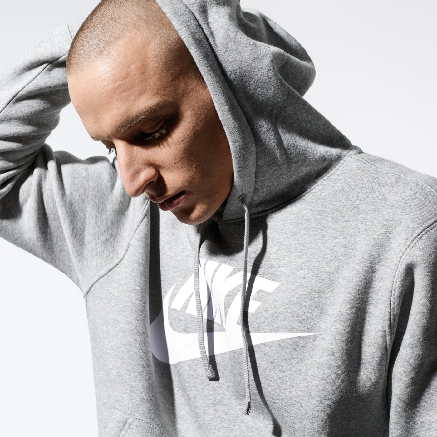 Мъжки суичър NIKE СУИТЧЪР С КАЧУЛКА SPORTSWEAR CLUB FLEECE bv2973-063 цвят сив