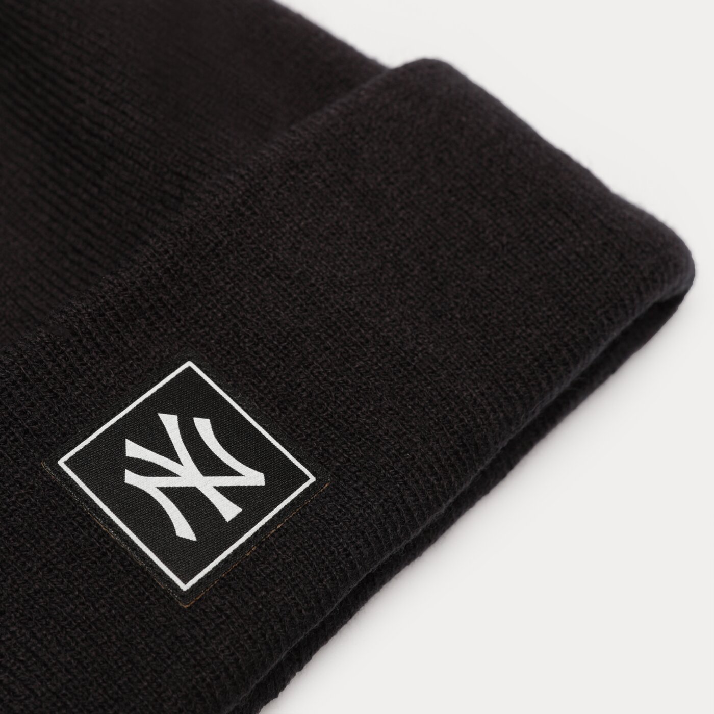 Мъжка зимна шапка NEW ERA ШАПКА TEAM BEANIE NYY NVY NEW YORK YANKEES NVYOTC 60284974 цвят тъмносин
