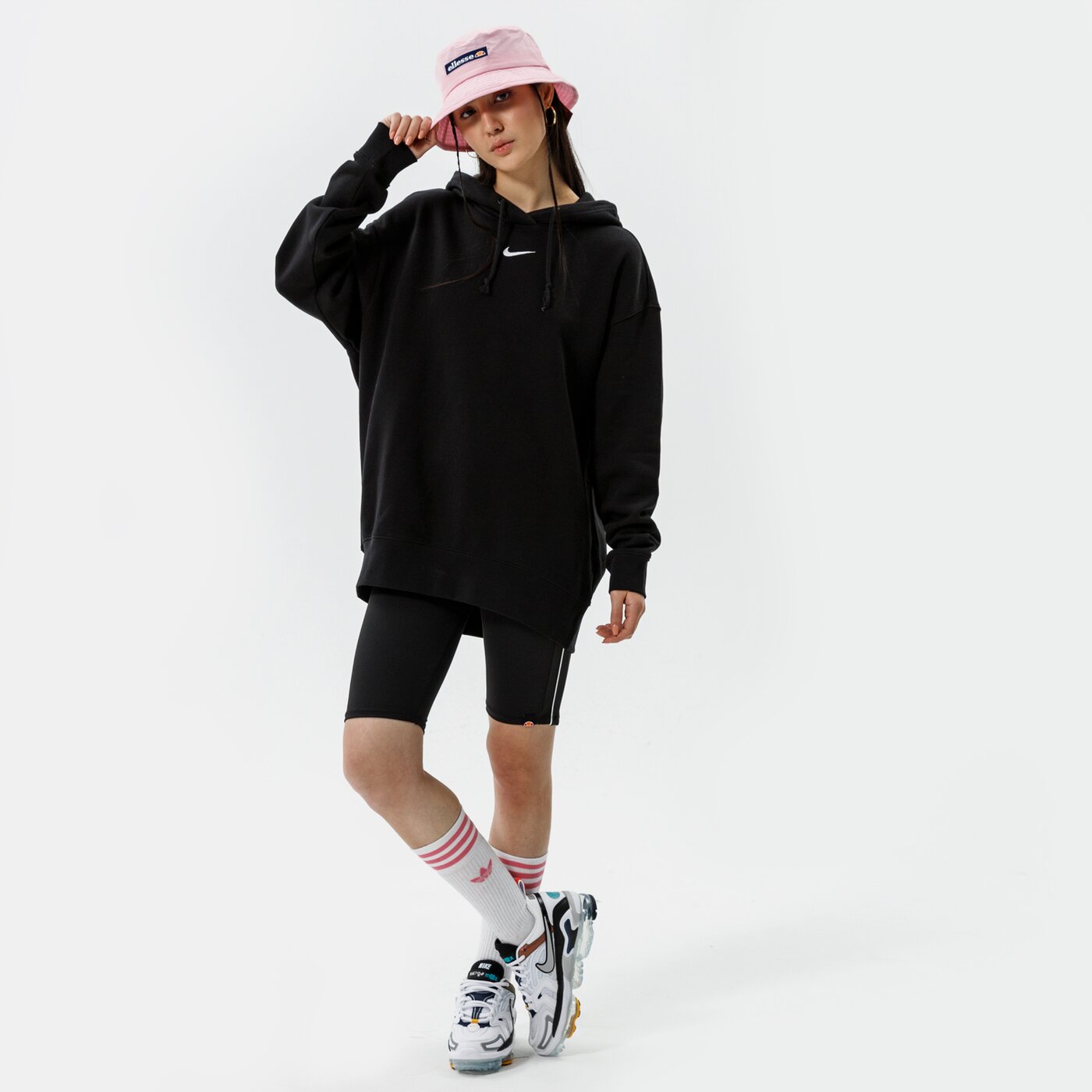 Дамски суичър NIKE СУИТЧЪР С КАЧУЛКА ESSENTIAL OVERSIZED HOODIE CLCTN dj7668-010 цвят черен