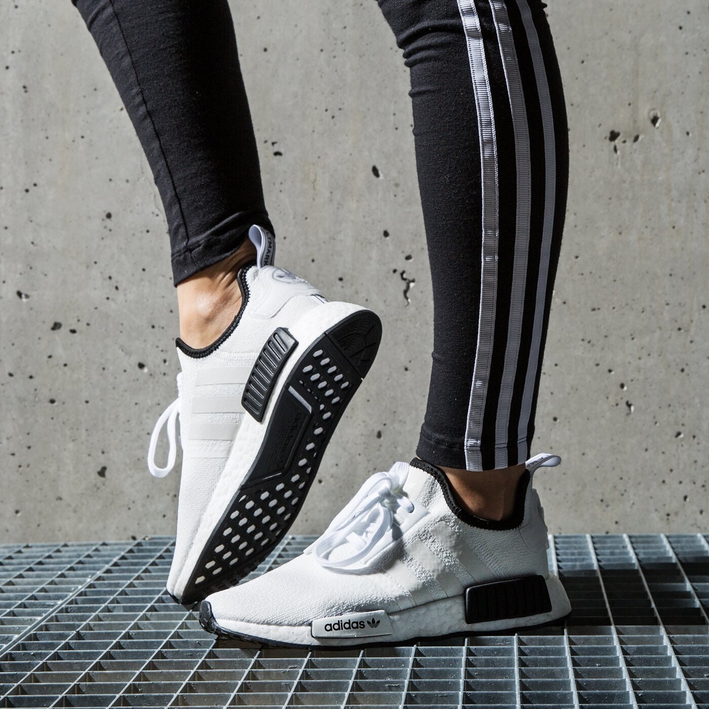 Дамски маратонки ADIDAS NMD_R1 db3587 цвят бял