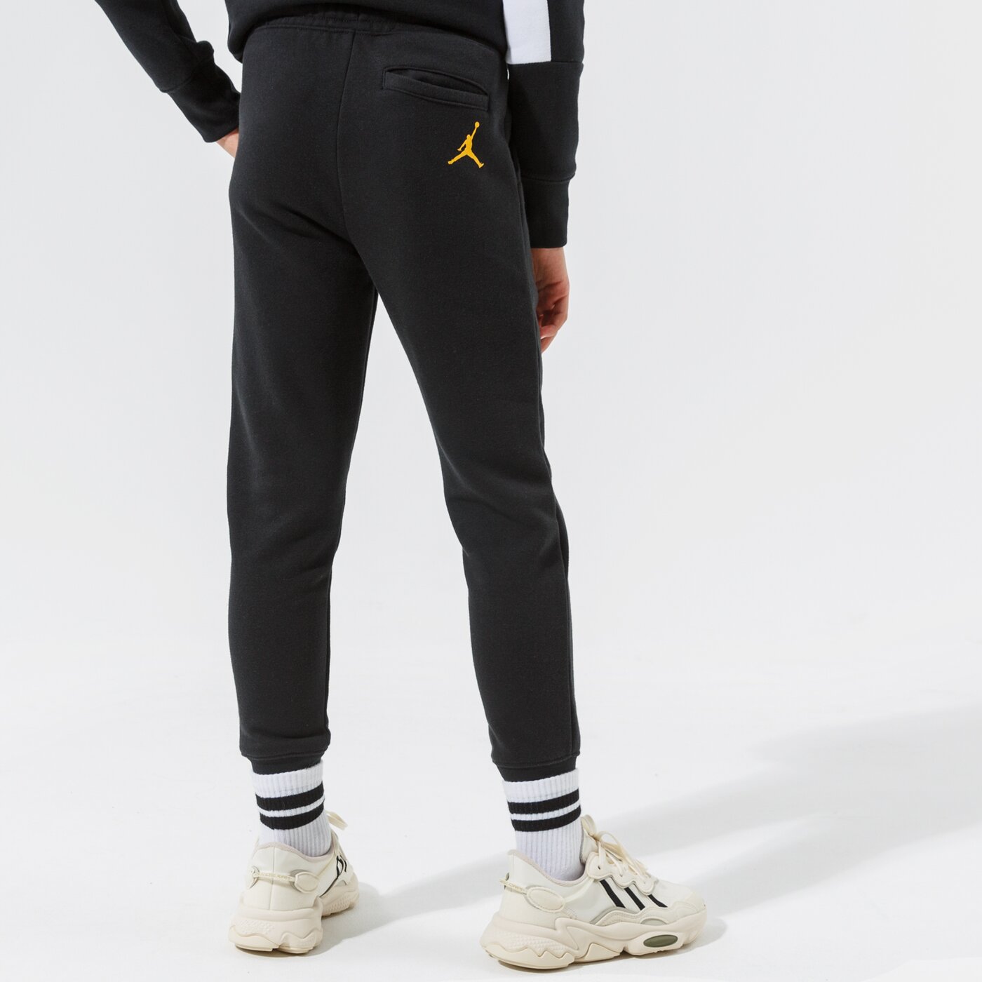 Детски панталони JORDAN ПАНТАЛОНИ JUMPMAN BY NIKE PANT BOY 95a678-023 цвят черен