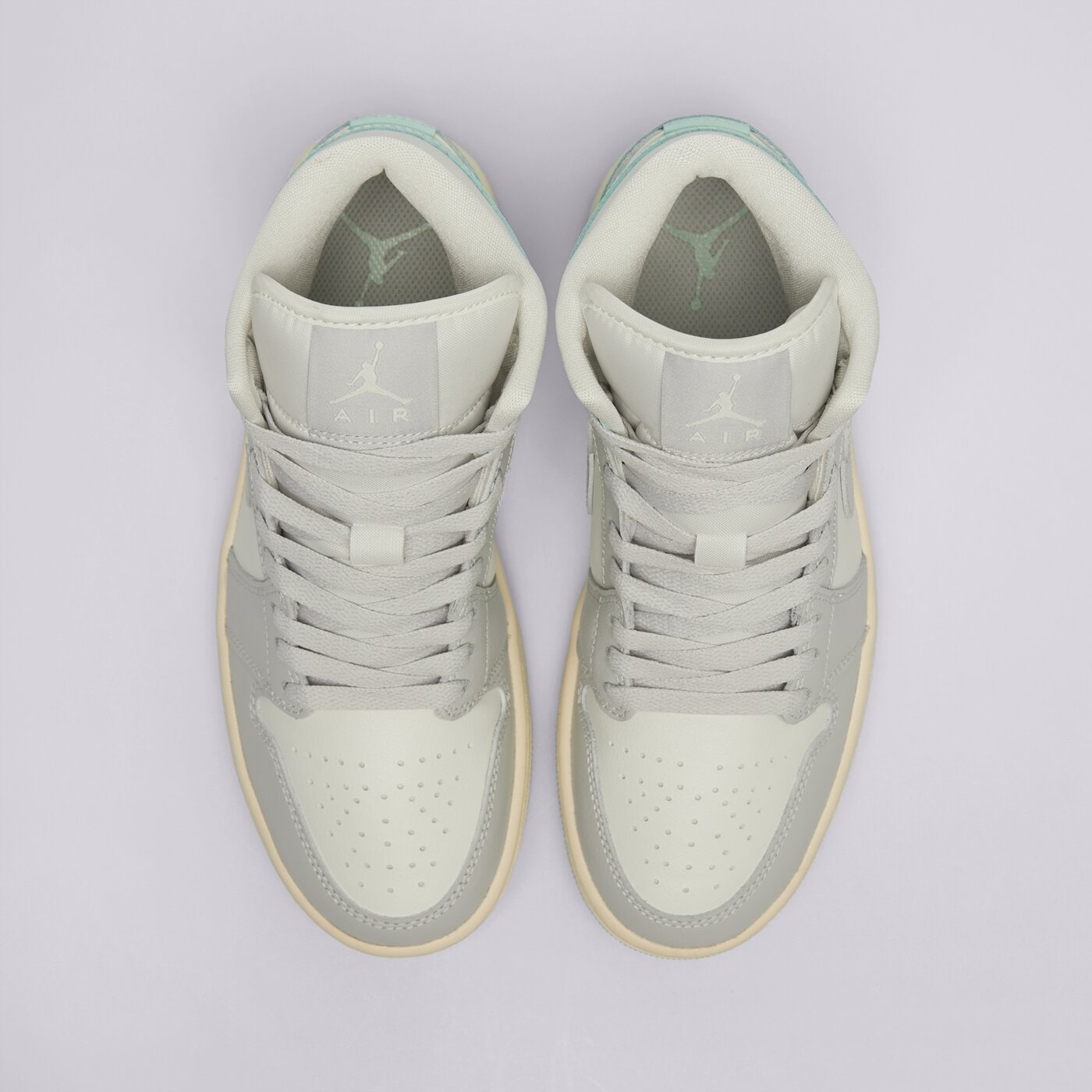 Дамски маратонки WMNS AIR JORDAN 1 MID bq6472-134 цвят мента