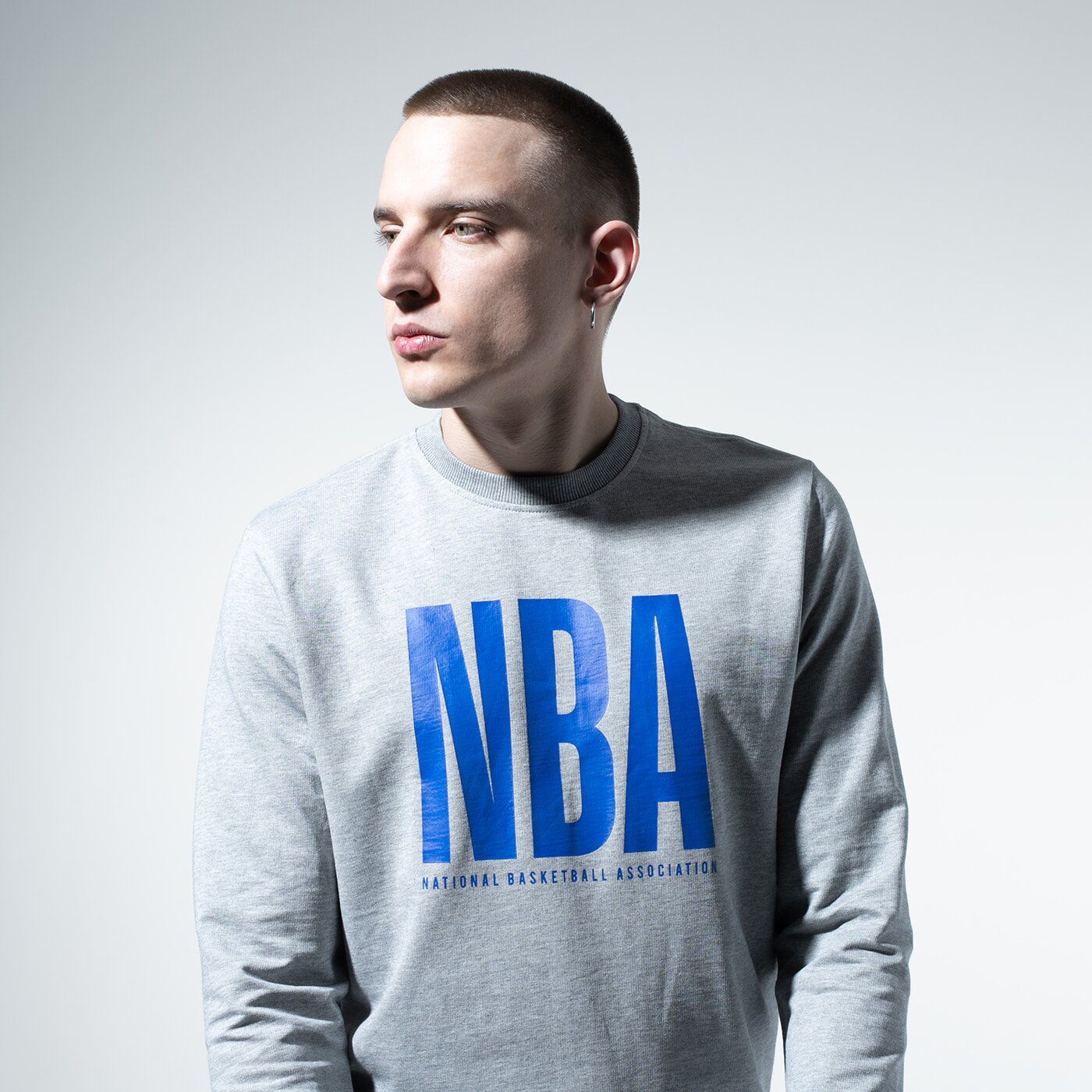 Мъжки суичър NEW ERA СУИТЧЪР NBA LEAGUE CREW LOGO NBA LOGO 11860114 цвят сив