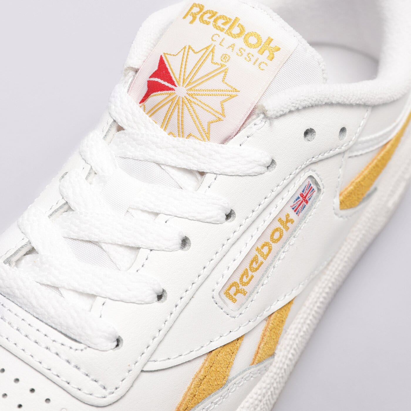 Дамски маратонки REEBOK CLUB C REVENGE 100033437 цвят бял