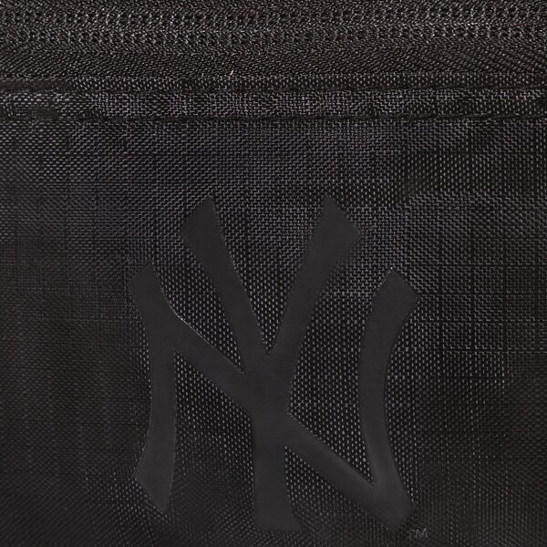 Дамска чанта за кръст NEW ERA ЧАНТА MLB MINI WAIST BAG NYY BOB NEW YORK YANKEES BL 60137398 цвят черен