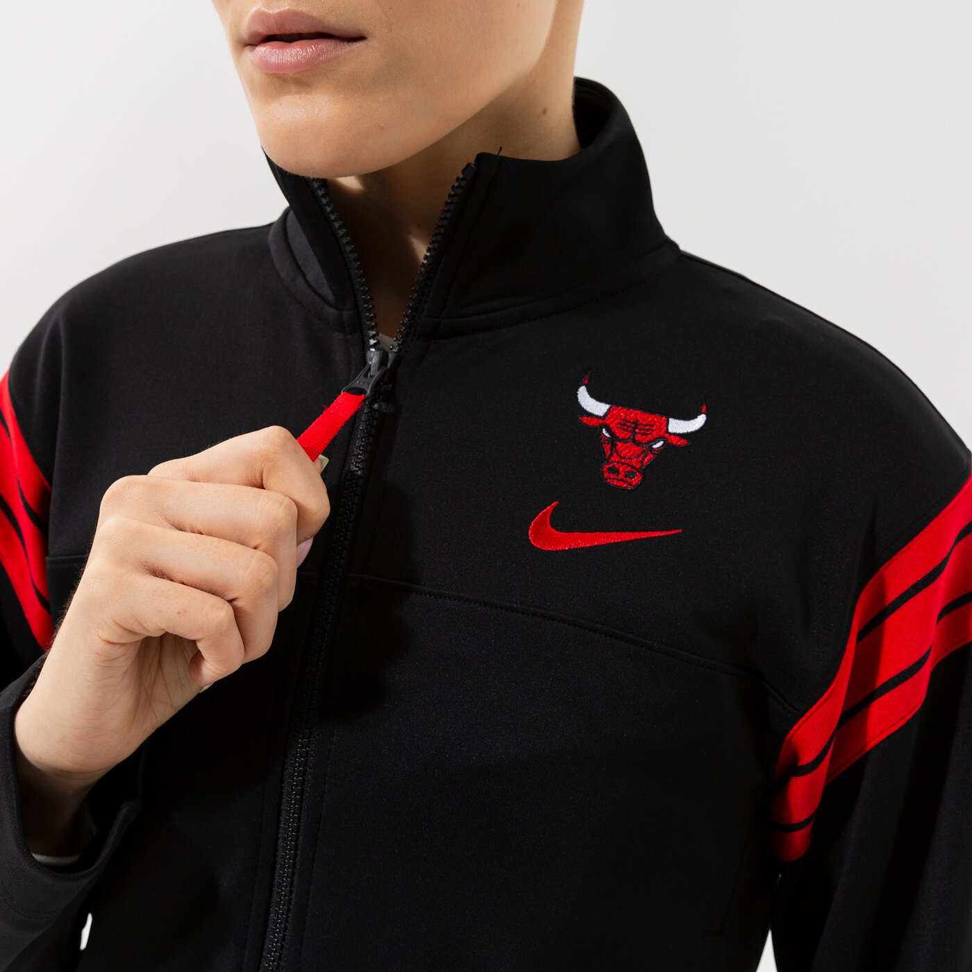 Дамско зимно яке NIKE ЯКЕ CHI W NK TRKST JKT CTS 75 NBA db1394-010 цвят черен