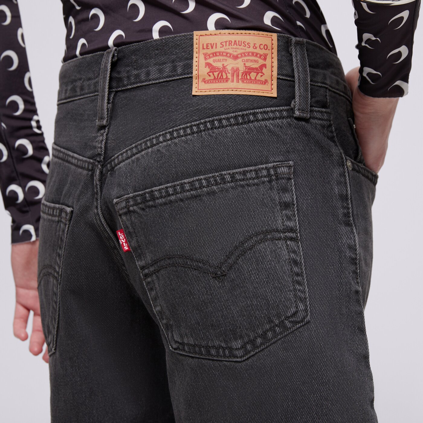 Дамски къси панталони LEVI'S ШОРТИ 94 BAGGY SHORT 001jo-0005 цвят черен