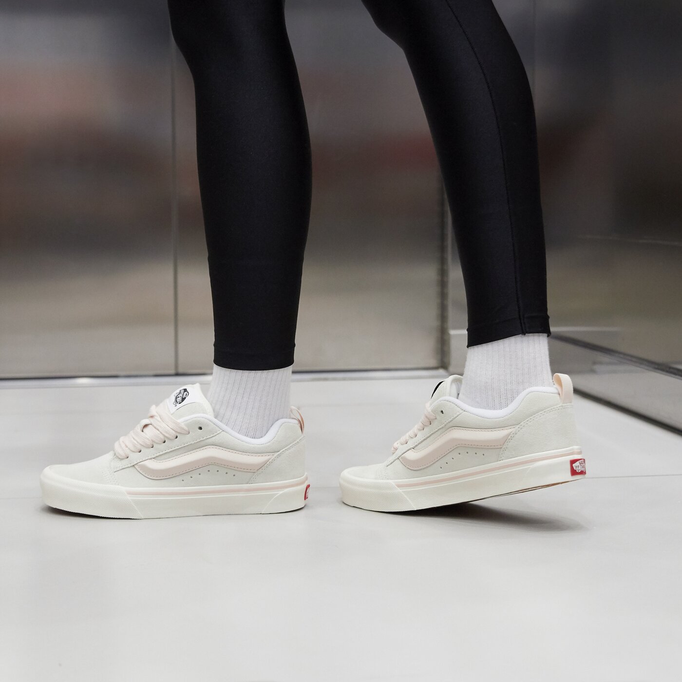 Дамски маратонки VANS KNU SKOOL  vn0009qcpnk1 цвят кремав