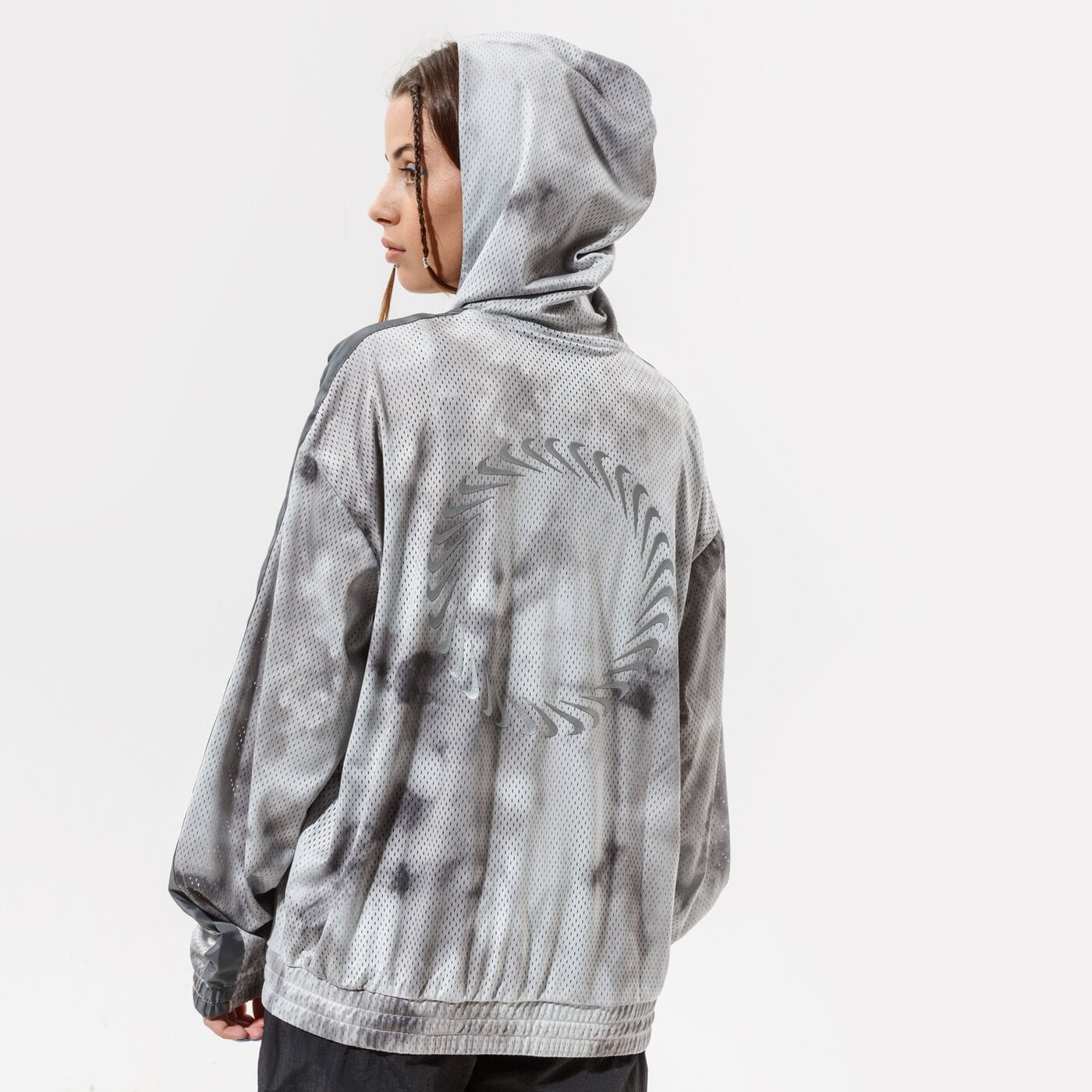 Дамско преходно яке NIKE ЯКЕ W NSW ICN CLSH JKT MESH AOP cz9318-084 цвят сив