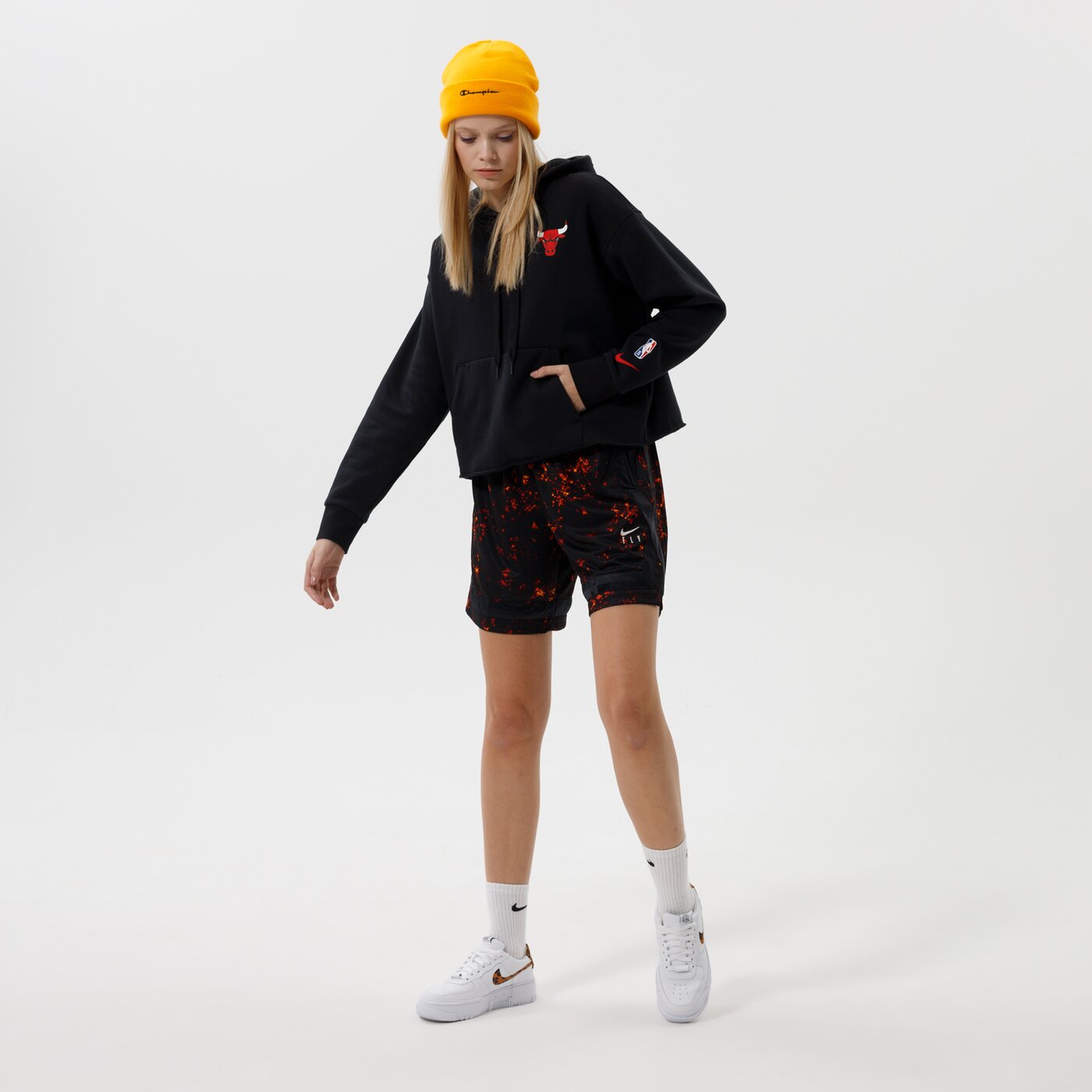 Дамски суичър NIKE СУИТЧЪР С КАЧУЛКА CHI W NK PO FLC ESSNTL NBA db1456-010 цвят черен