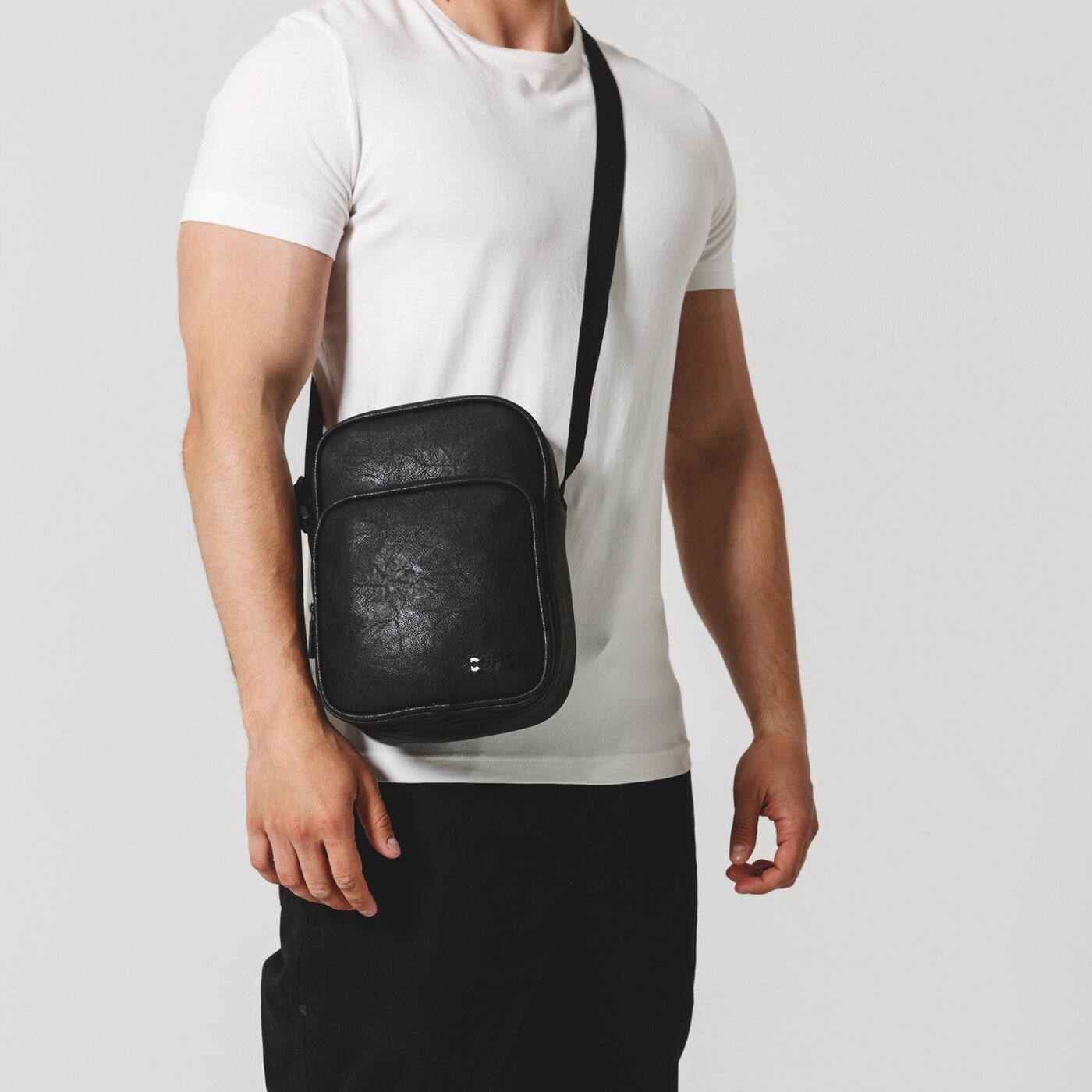 Мъжки сак CONFRONT ЧАНТА LABEO cf19tom51001 цвят черен