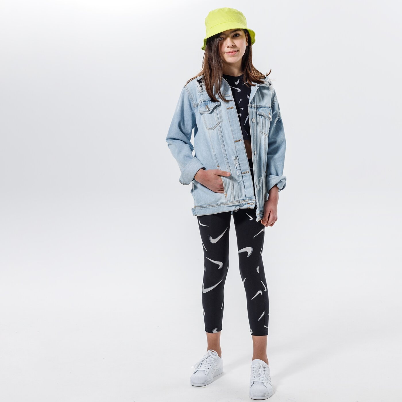 Детски панталони NIKE КЛИН SPORTSWEAR GIRL da1239-010 цвят черен