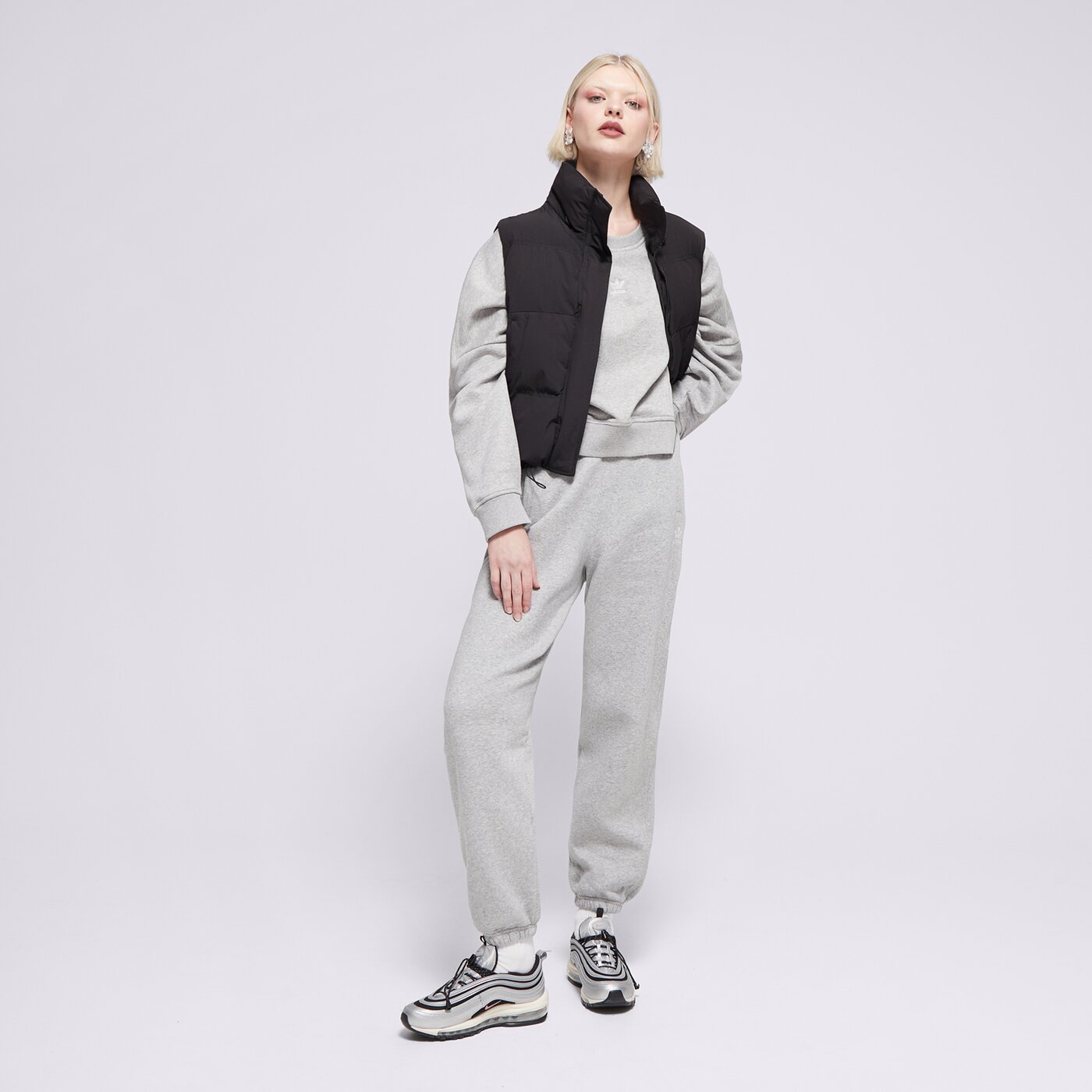 Дамски панталони ADIDAS ПАНТАЛОНИ ESS JOGGERS iy9638 цвят сив